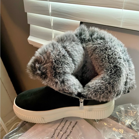 J/Slides NYC Wally WP Black Suede Boot - Brand New - Picture 3 of 6